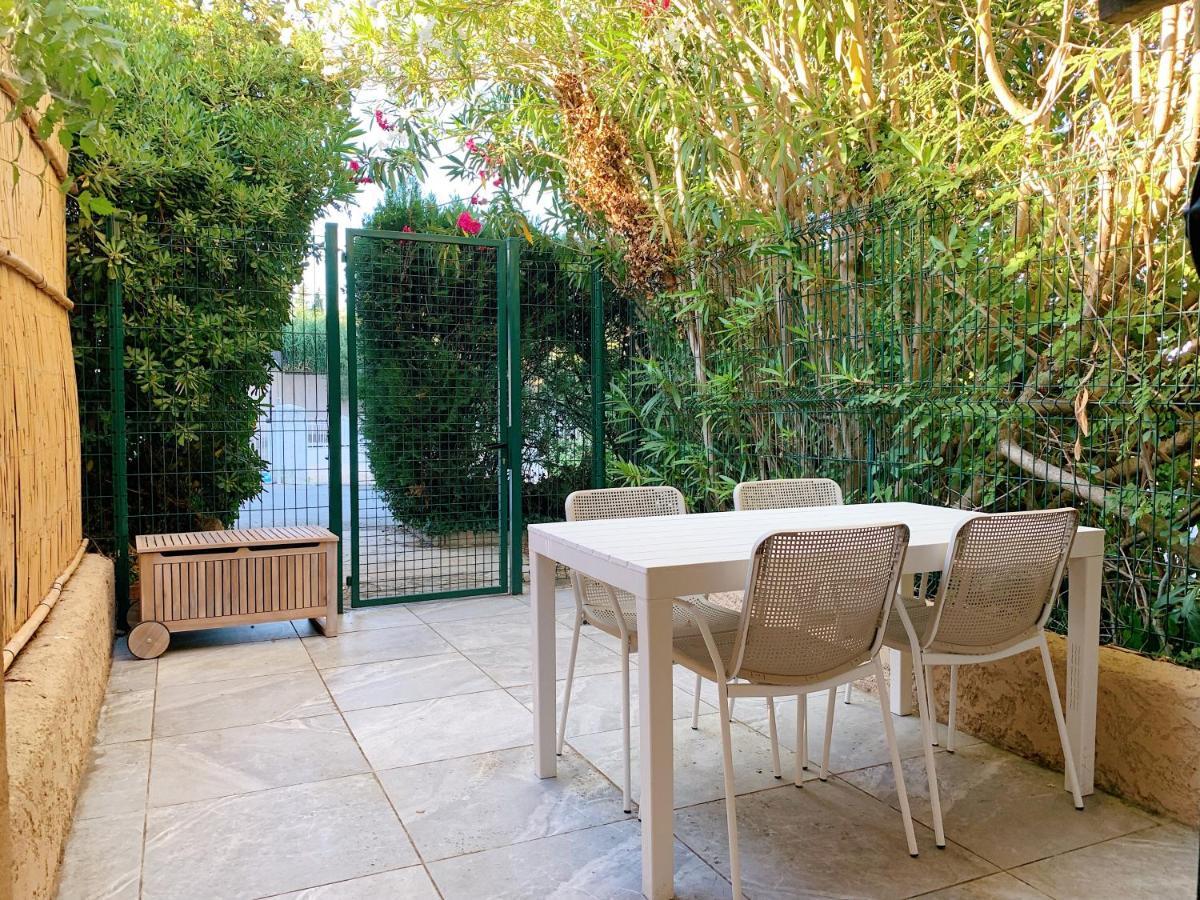 Moderne Dans Le Golfe De Saint-tropez *