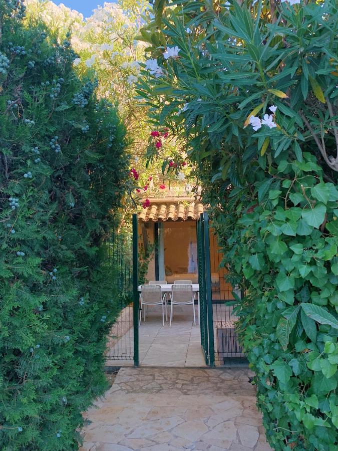 Moderne Dans Le Golfe De Saint-tropez * Gassin