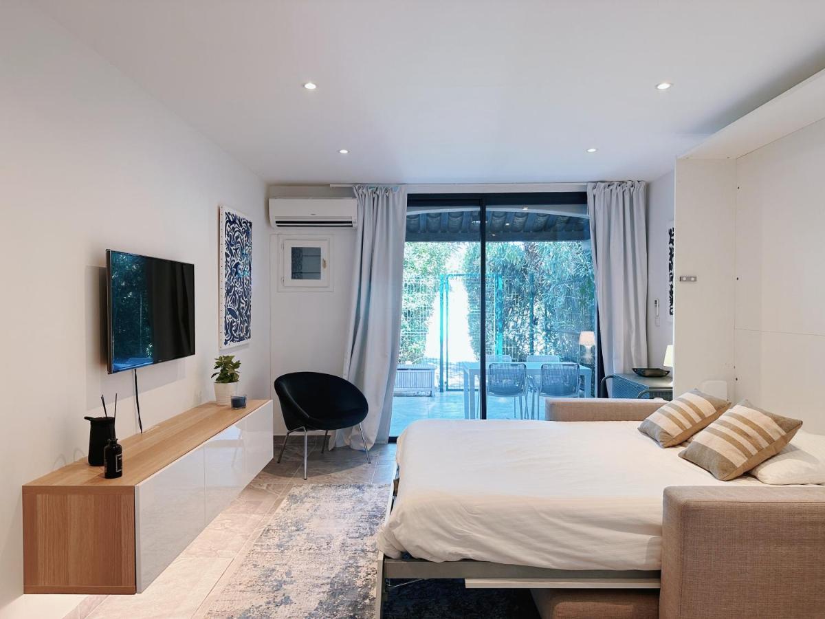 Moderne Dans Le Golfe De Saint-tropez Gassin
