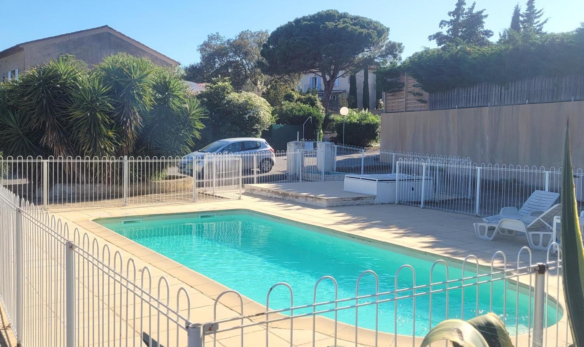 Moderne Dans Le Golfe De Saint-tropez